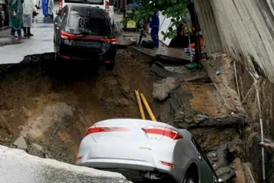 Hiện trường tại vị trí sạt lở trên đường Nguyễn Công Trứ, chiều 3/12.