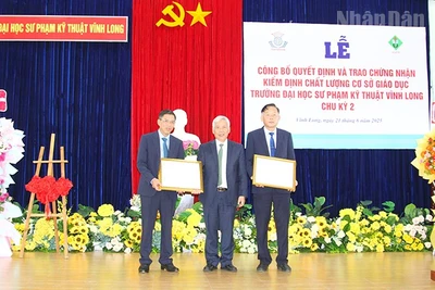 Trung tâm kiểm định chất lượng giáo dục Sài Gòn (CEA Saigon) trao Giấy chứng nhận đạt chuẩn kiểm định chất lượng cơ sở giáo dục đại học chu kỳ 2 cho Trường đại học Sư phạm kỹ thuật Vĩnh Long. 