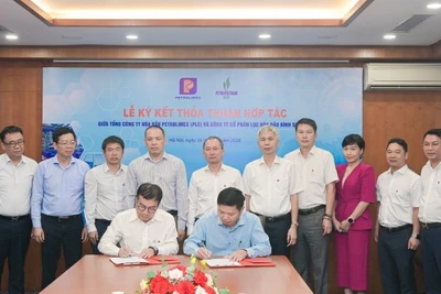 Lãnh đạo 2 đơn vị ký thỏa thuận hợp tác.