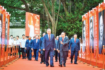 Tổng Bí thư Tô Lâm cùng các đồng chí lãnh đạo Đảng, Nhà nước tới dự Lễ ra mắt Trang thông tin điện tử chuyên đề Đảng Cộng sản Việt Nam-Đại hội XIV tại Báo Nhân Dân. (Ảnh Thành Đạt)