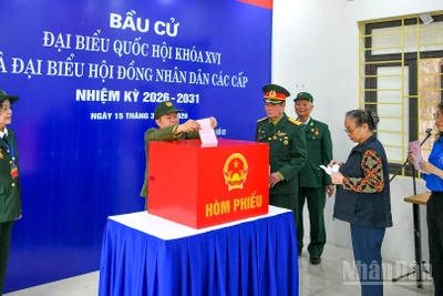 Quy trình hướng dẫn cử tri bỏ phiếu được thực hành nhằm bảo đảm đúng quy định trong ngày bầu cử.