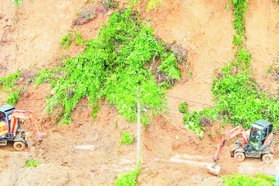 Khắc phục một vị trí sạt lở ta-luy dương trên Tỉnh lộ 259.