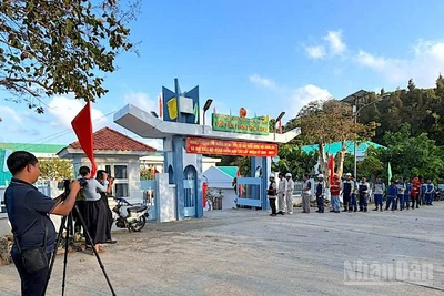 Cử tri tham gia đi bầu vào sáng 13/3 trên đảo Hòn Khoai, thuộc xã Đất Mũi, tỉnh Cà Mau.