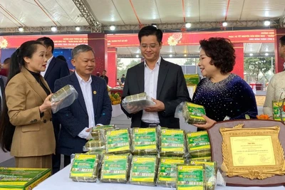 Các sản phẩm phục vụ Tết Nguyên đán được giới thiệu tại Không gian trưng bày.