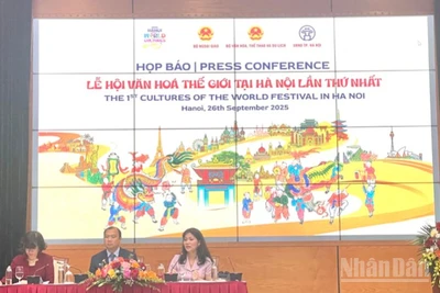 Quang cảnh họp báo về “Lễ hội Văn hóa thế giới tại Hà Nội” lần thứ nhất.