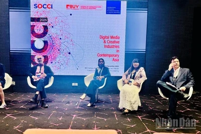 Các diễn giả Việt Nam và quốc tế chia sẻ tại hội thảo. (Ảnh: HNV)