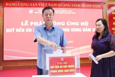 Nhà xuất bản Chính trị quốc gia Sự thật ủng hộ Quỹ “Đền ơn đáp nghĩa”