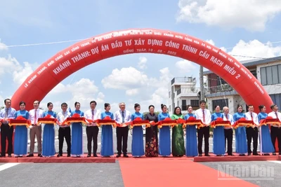 Cắt băng khánh thành cầu Rạch Miễu 2.