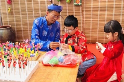 Xã Phượng Dực là nơi có làng nghề nặn tò he nổi tiếng.