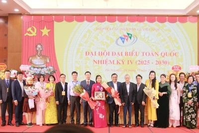 Ra mắt Ban chấp hành Hiệp hội Các nhà bán lẻ Việt Nam khóa IV, nhiệm kỳ 2025-2030.