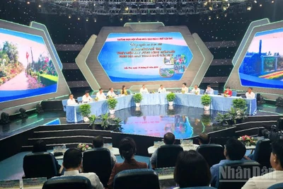 Quang cảnh chương trình Lắng nghe và trao đổi.