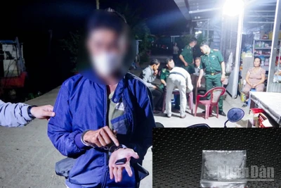 Đối tượng H.T.P cùng số tang vật tại hiện trường.