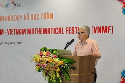 Giám đốc khoa học Viện Nghiên cứu cao cấp về Toán, GS, TSKH Ngô Bảo Châu phát biểu. (Ảnh: THÚY QUỲNH).