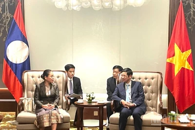 Thứ trưởng Văn hóa, Thể thao và Du lịch Hồ An Phong tiếp Thứ trưởng Bộ Văn hóa và Du lịch Lào Darany Phommavongsa.