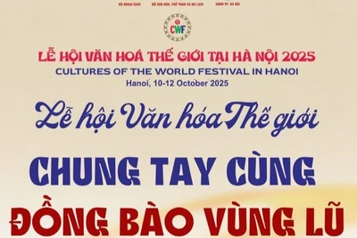 Đấu giá thiện nguyện và quyên góp ủng hộ đồng bào chịu ảnh hưởng của bão lũ. 