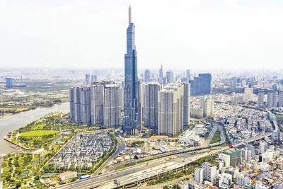 Một góc Thành phố Hồ Chí Minh nhìn từ trên cao. (Ảnh HOÀNG TRIỀU)