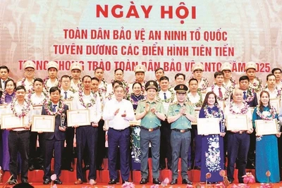 90 điển hình tiên tiến được tuyên dương trong Ngày hội toàn dân bảo vệ an ninh Tổ quốc thành phố Hà Nội.