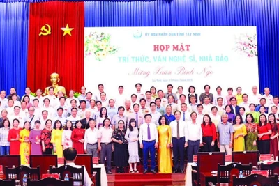 Ủy ban nhân dân tỉnh Tây Ninh gặp mặt trí thức, văn nghệ sĩ, nhà báo trên địa bàn dịp xuân Bính Ngọ 2026.
