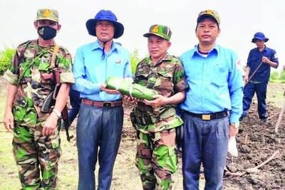 Phối hợp tìm hài cốt liệt sĩ tại Campuchia, đưa về đất mẹ.