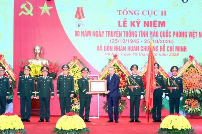 Tổng Bí thư Tô Lâm, Bí thư Quân ủy Trung ương trao Huân chương Hồ Chí Minh tặng Tổng cục II, Bộ Quốc phòng.