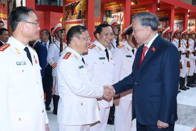 Tổng Bí thư Tô Lâm với các đại biểu dự Đại hội đại biểu Đảng bộ Công an Trung ương lần thứ VIII, nhiệm kỳ 2025-2030. 