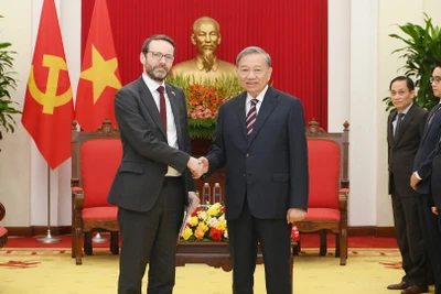 Tổng Bí thư Tô Lâm tiếp Đại sứ Anh tại Việt Nam Iain Frew.