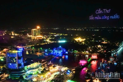 Quang cảnh Lễ hội Văn hóa Sông nước Cần Thơ nhìn từ trên cao.