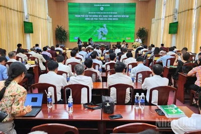 Quang cảnh diễn đàn.