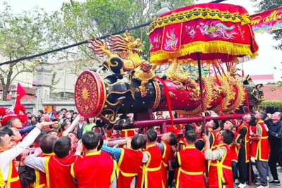 Lễ rước pháo tại hội Đồng Kỵ, phường Đồng Nguyên, tỉnh Bắc Ninh.