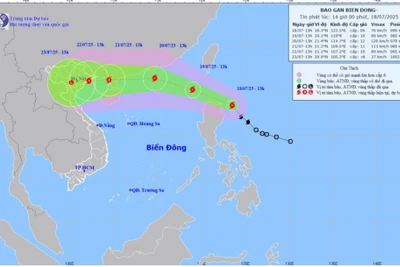 Bản đồ dự báo quỹ đạo và cường độ bão Wipha phát lúc 14 giờ ngày 18/7.