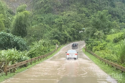 Mưa lớn có thể gây ra ngập lụt, lở đất. (Ảnh minh họa: Đ.T)