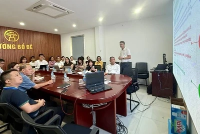 Buổi tập huấn ứng dụng AI cho cán bộ, công chức, viên chức phường Bồ Đề (Hà Nội) là hoạt động thiết thực hiện nay. (Ảnh: CTV)