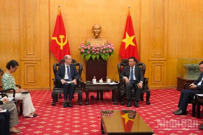 Quang cảnh buổi làm việc. (Ảnh: HOÀNG LÂM)