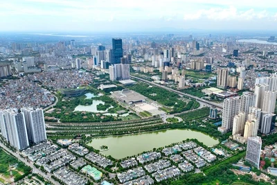 Nhờ thực hiện tốt quy chế dân chủ ở cơ sở, các nhiệm vụ phát triển kinh tế-xã hội tại Hà Nội đều đạt hiệu quả cao. Trong ảnh: Diện mạo Hà Nội ngày càng khang trang, hiện đại. (Ảnh: QUANG THÁI)