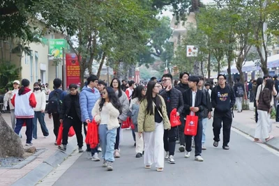 Chương trình nhận được sự quan tâm của đông đảo sinh viên và học sinh.