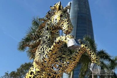 Linh vật ngựa độc đáo ghép tên 94 xã phường Đà Nẵng đón Tết 2026.