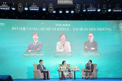 Các chuyên gia trao đổi, thảo luận tại tọa đàm. (Ảnh: PV)