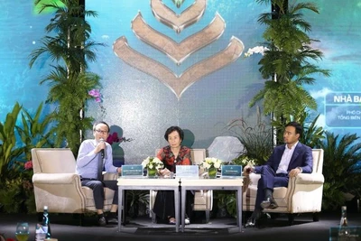 Các diễn giả trao đổi, thảo luận tại tọa đàm. (Ảnh: PV)