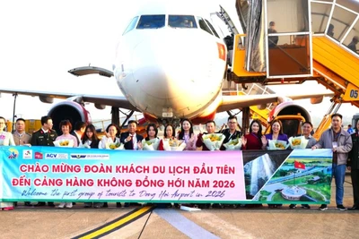 Quảng Trị đón đoàn khách du lịch đầu tiên đến bằng đường hàng không năm 2026.