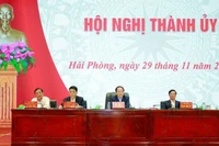Các đồng chí Thường trực Thành ủy Hải Phòng chủ trì Hội nghị.