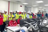 Các cán bộ kỹ sư triển khai công tác hòa lưới điện lần đầu Nhà máy nhiệt điện Nhơn Trạch 4. (Ảnh: Lilama)