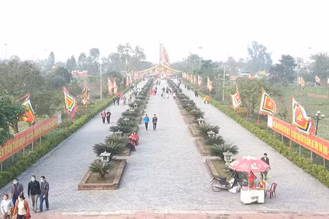 Khu lăng mộ và đền thờ các vị vua triều Trần.