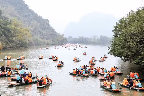Ninh Bình đón hơn 2 triệu lượt khách du xuân Bính Ngọ, doanh thu ước đạt 2.406 tỷ đồng.