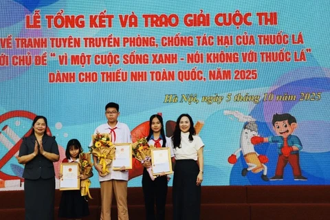 Trao giải cho các tác giải tham dự Cuộc thi về tranh tuyên truyền phòng, chống tác hại của thuốc lá năm 2025