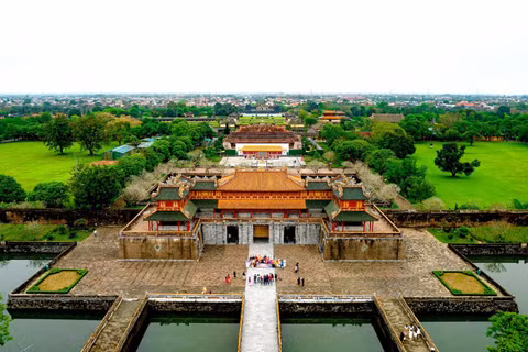 Nhìn từ trên cao, Đại Nội Huế hiện lên rực rỡ, tỏa sáng giữa thành phố di sản. (Ảnh: LÊ HOÀNG)
