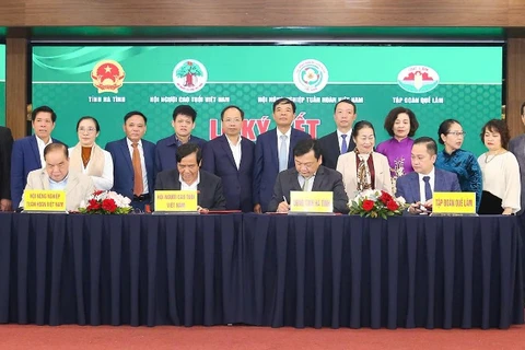 Đại diện lãnh đạo các đơn vị ký kết biên bản hợp tác giai đoạn 2026-2030.