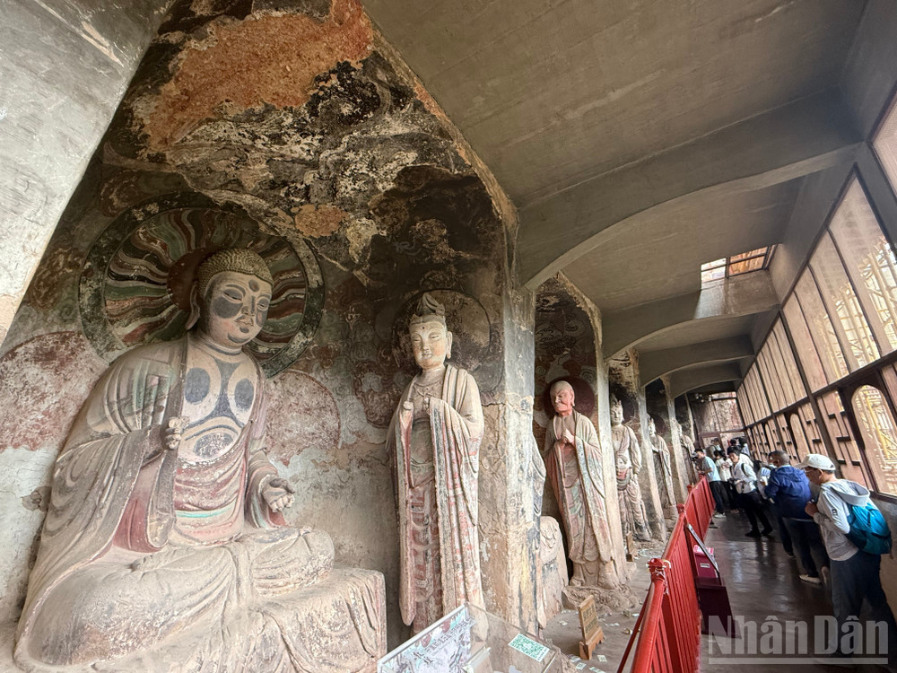 Những bức tượng Phật còn khá nguyên vẹn sau hàng nghìn năm. ndo_br_20250621001007.jpg