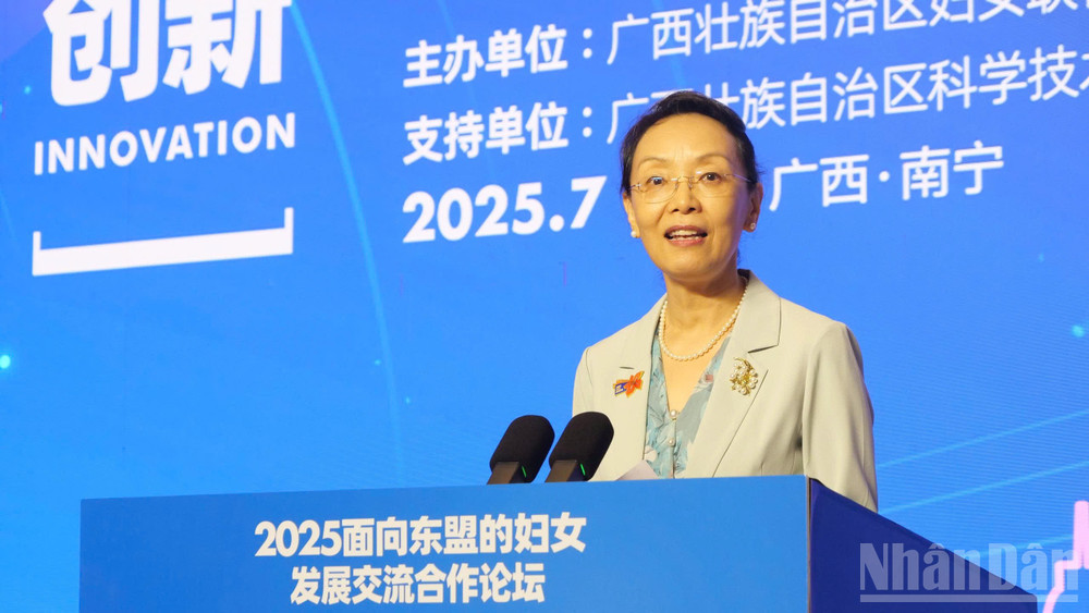 Bà Lâm Di, Phó Chủ tịch Hội Liên hiệp Phụ nữ toàn quốc Trung Hoa phát biểu tại lễ khai mạc. ndo_br_gen-h-z6809800257126-25e25dd9d93d4ef81907dd0d78f773c3.jpg