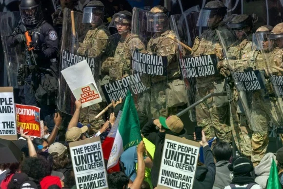 [Video] Bất chấp phản đối, tổng thống Trump cảnh báo trấn áp biểu tình mạnh tay hơn