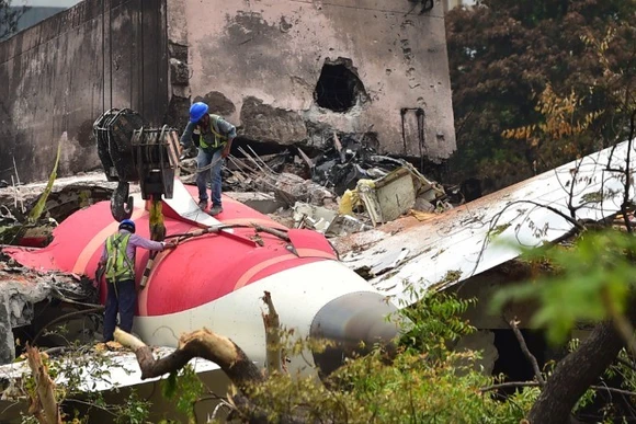 [Video] Nghi vấn phá hoại máy bay Boeing khiến gần 300 người thiệt mạng tại Ấn Độ 